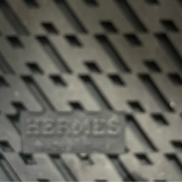 Hermes Chypre sandals, Sz 37.5 - Picture 5 of 12